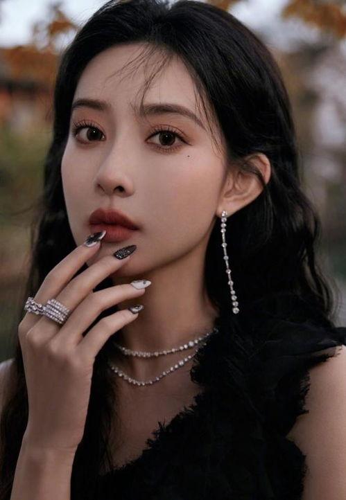 吃瓜娱乐圈孟子义,娱乐圈的瓜田瓜语，揭秘明星背后的故事